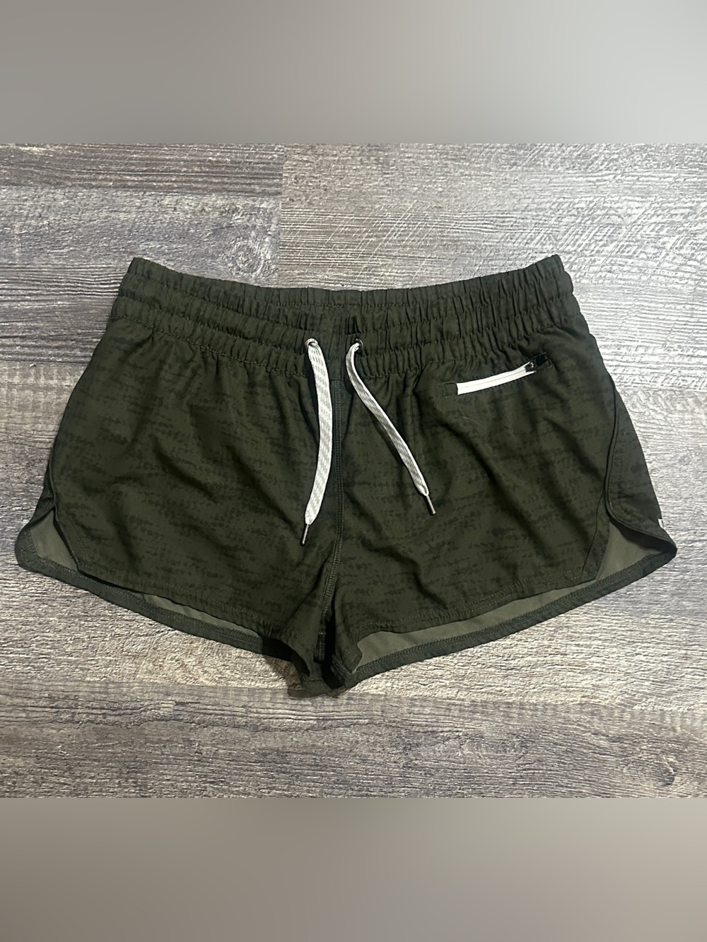 Vuori Medium Women's Olive Green & Black Clementine Shorts - 2in inseam